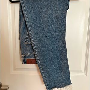 BDG Medium Wash Straight Jean. Size 32.